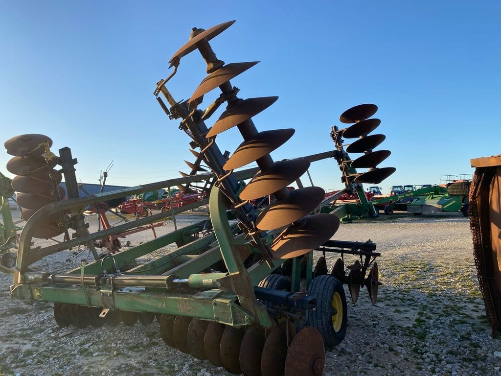 John Deere 230 Equipment Image0