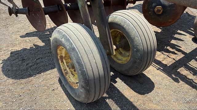 Image of John Deere T0230 equipment image 4