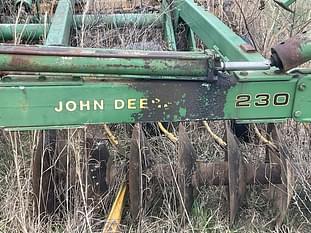John Deere 230 Equipment Image0