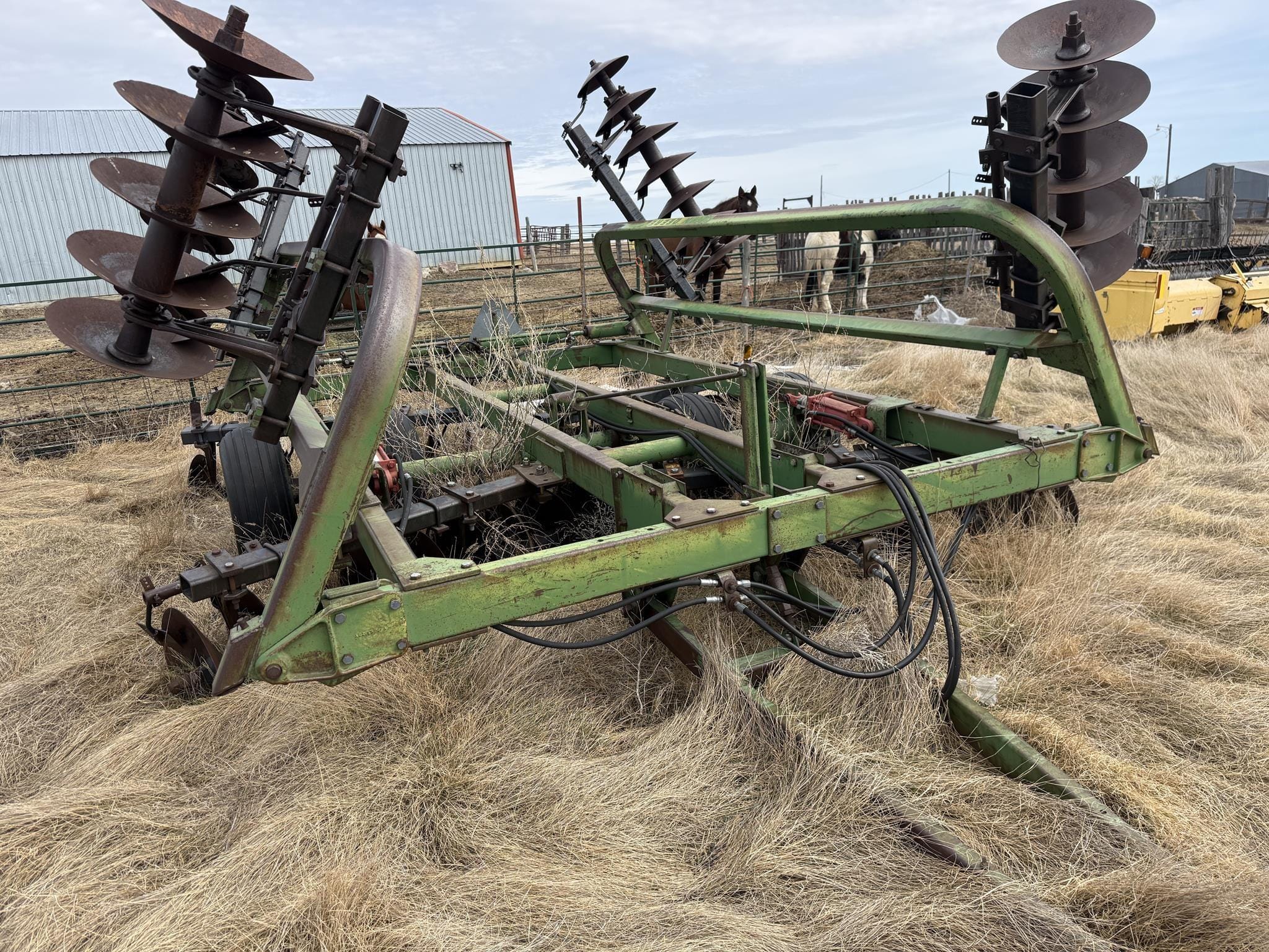 John Deere 230 Equipment Image0