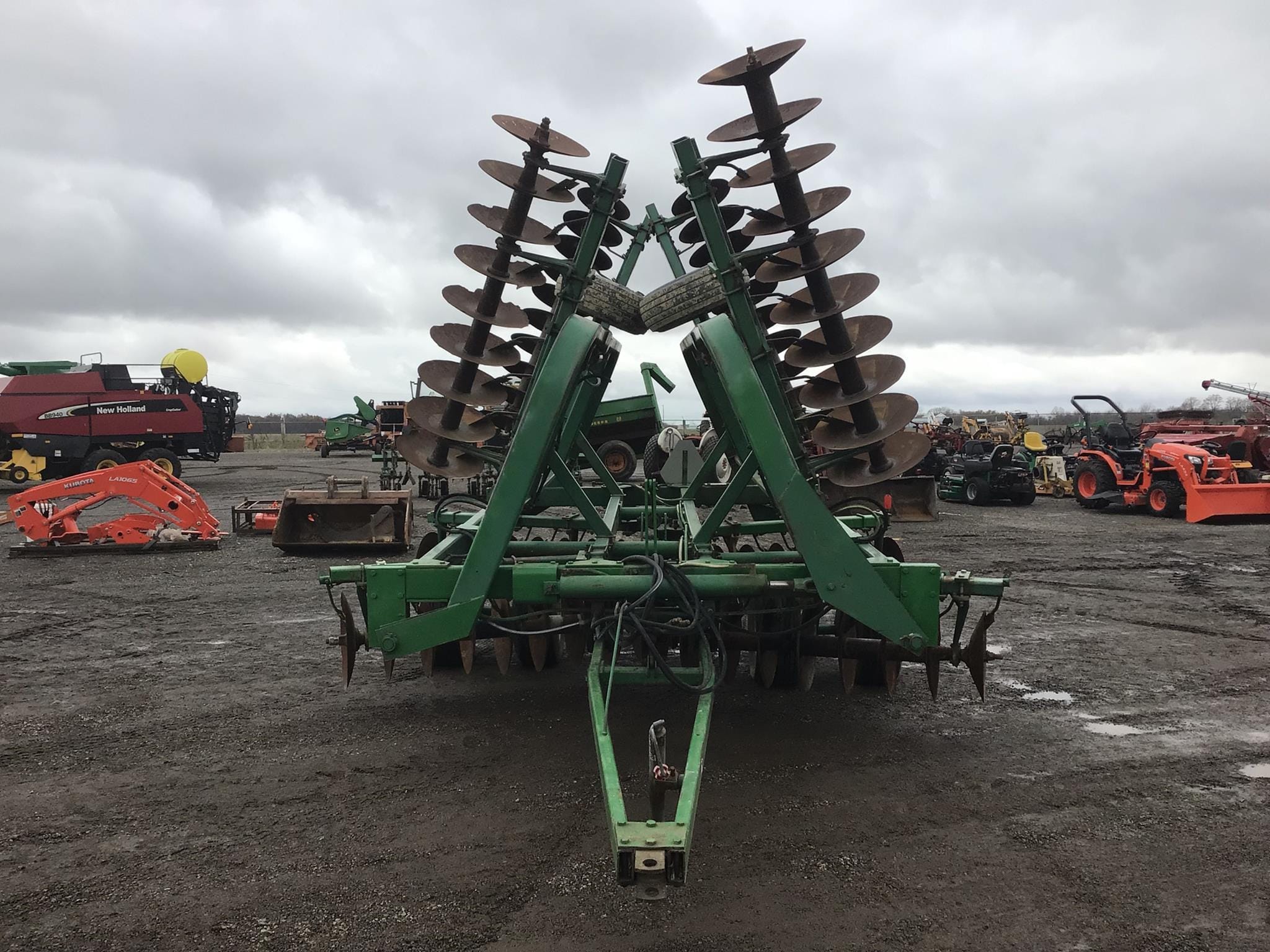 John Deere 230 Equipment Image0