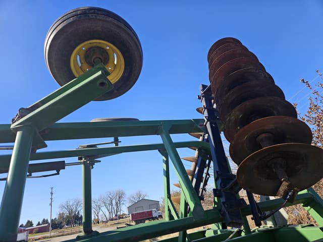 Image of John Deere 230 equipment image 4