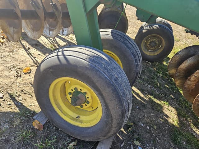 Image of John Deere 230 equipment image 3