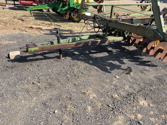 Image of John Deere T0230 equipment image 2