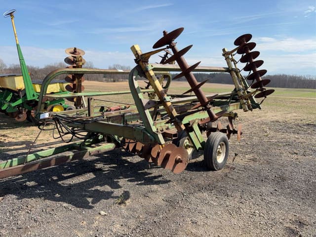 Image of John Deere T0230 equipment image 1