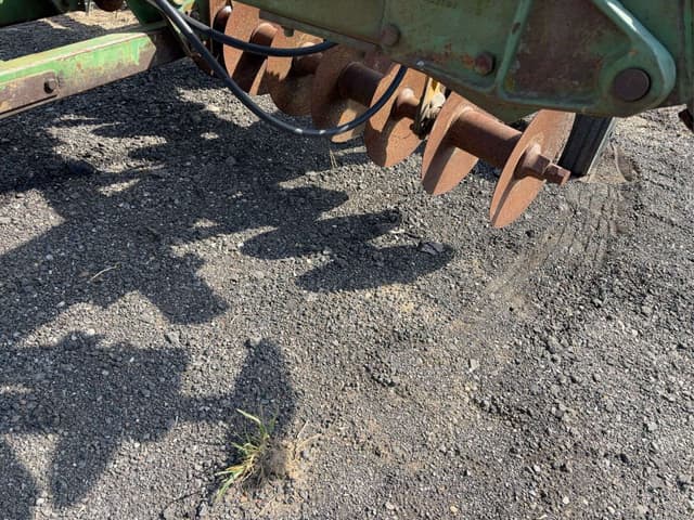 Image of John Deere T0230 equipment image 4