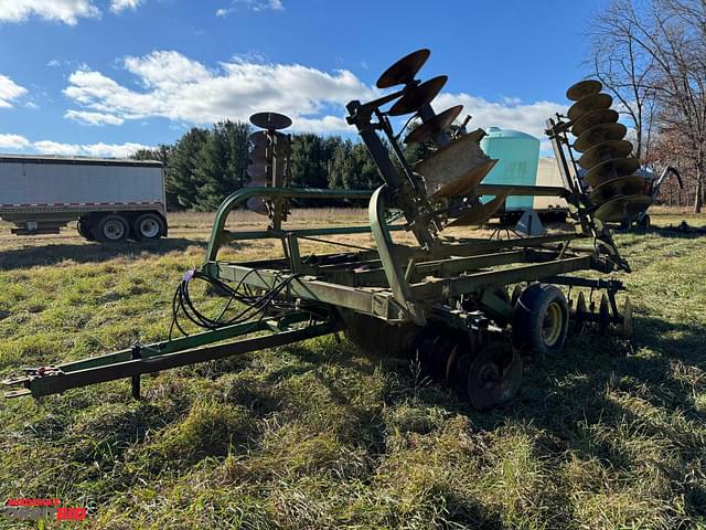 Image of John Deere 230 equipment image 1