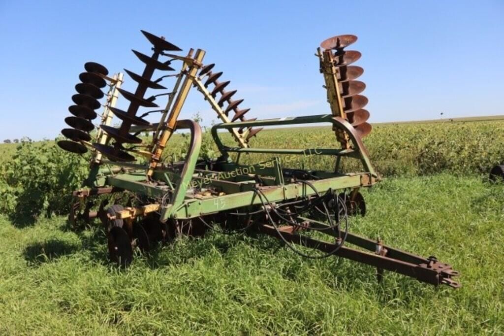 John Deere 230 Equipment Image0