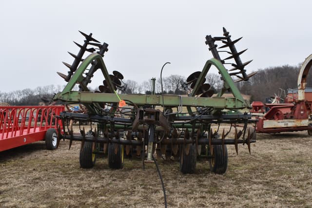 Image of John Deere 230 equipment image 1
