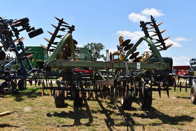 Image of John Deere 230 equipment image 1