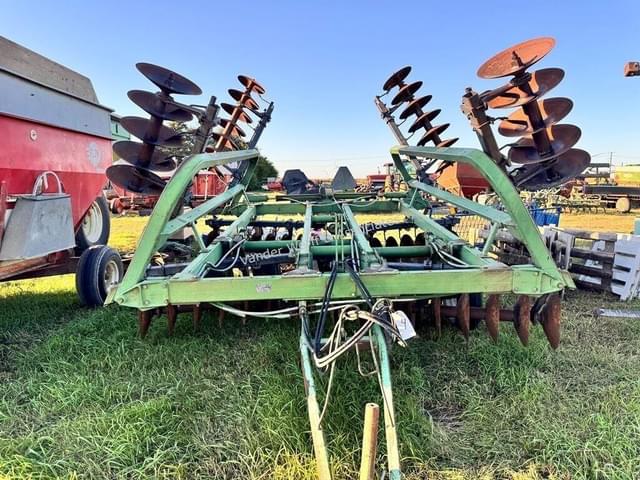Image of John Deere 230 equipment image 2