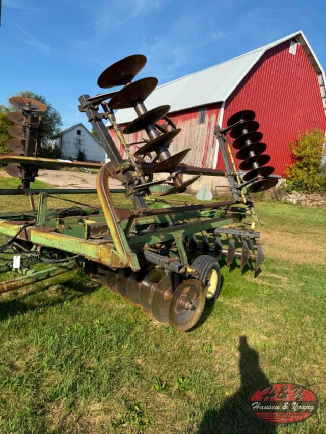 Image of John Deere 230 equipment image 1