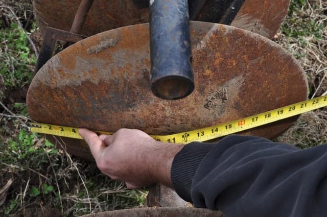 Image of John Deere 230 equipment image 3