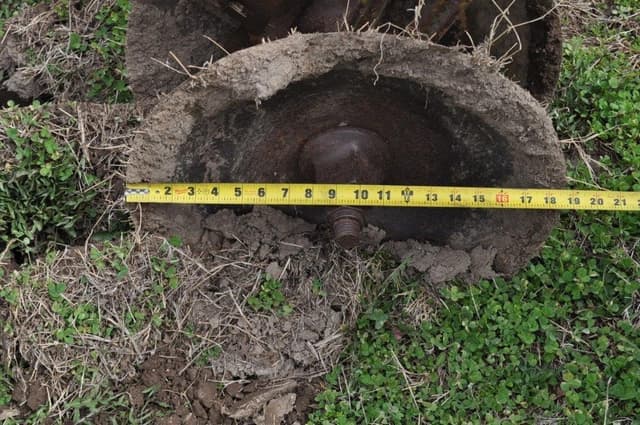 Image of John Deere 230 equipment image 2