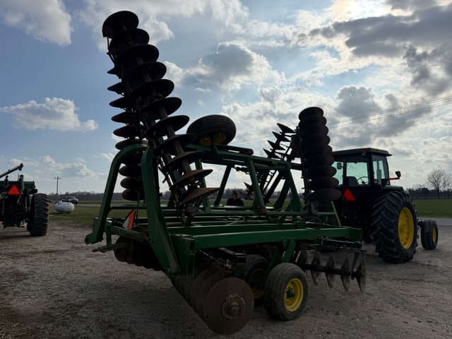 Image of John Deere 230 equipment image 4