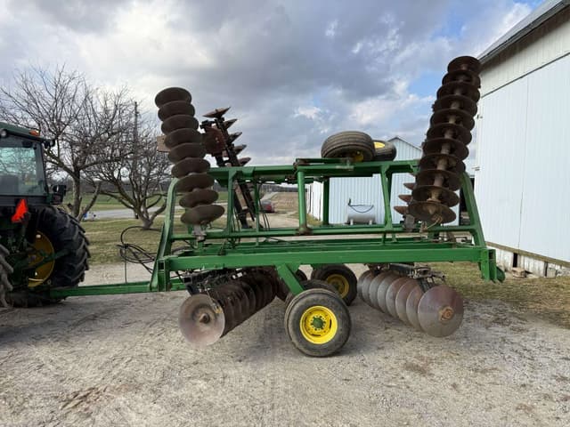 Image of John Deere 230 equipment image 1