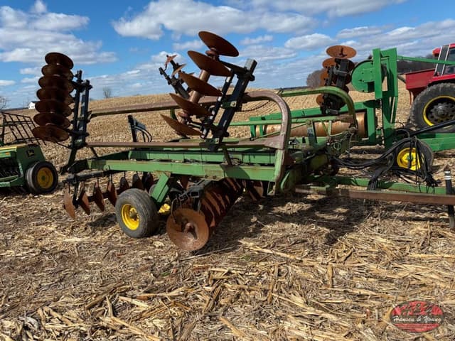 Image of John Deere 230 equipment image 1