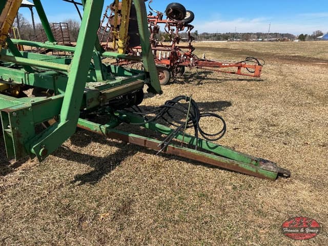 Image of John Deere 230 equipment image 1