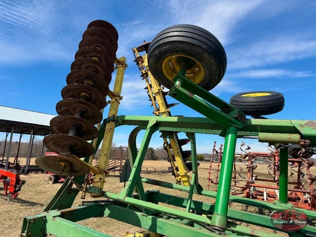 Image of John Deere 230 equipment image 4