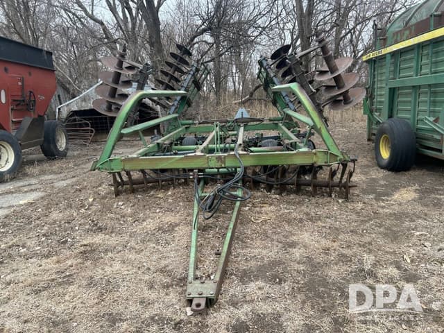 Image of John Deere 230 equipment image 1