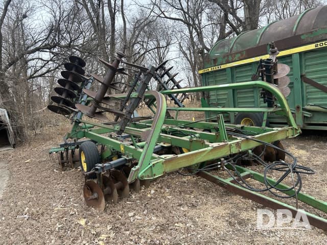 Image of John Deere 230 equipment image 2