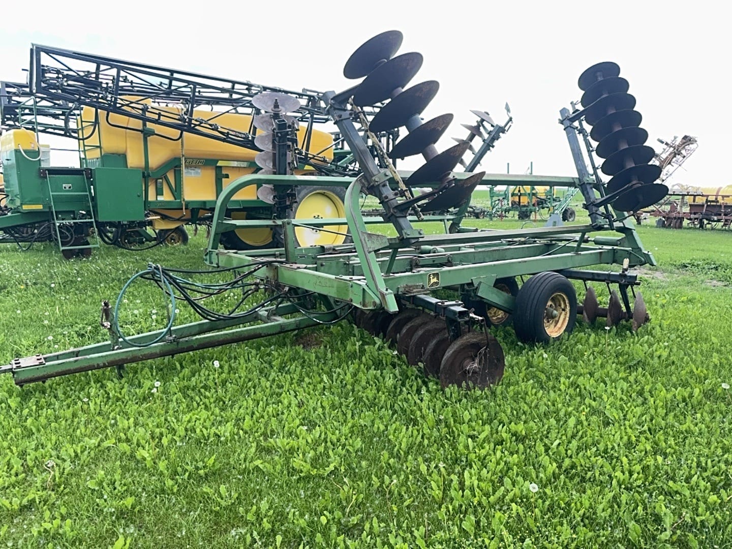 John Deere 230 Equipment Image0