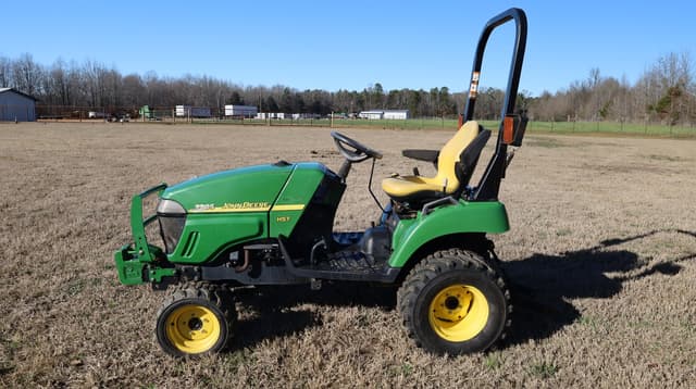 Image of John Deere 2305 equipment image 4