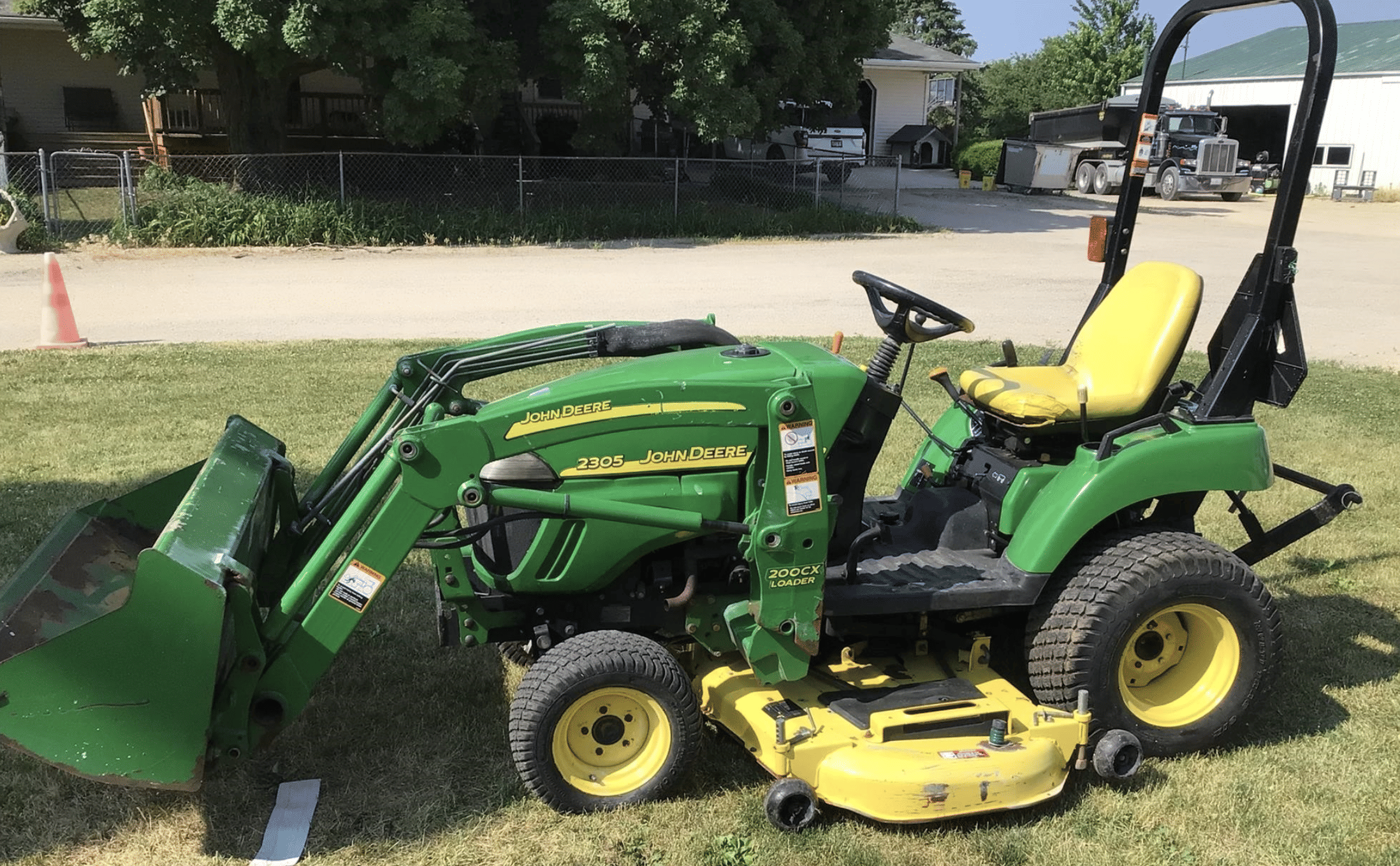 Main image John Deere 2305