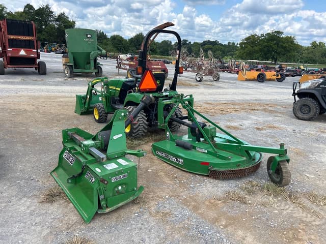 Image of John Deere 2305 equipment image 3