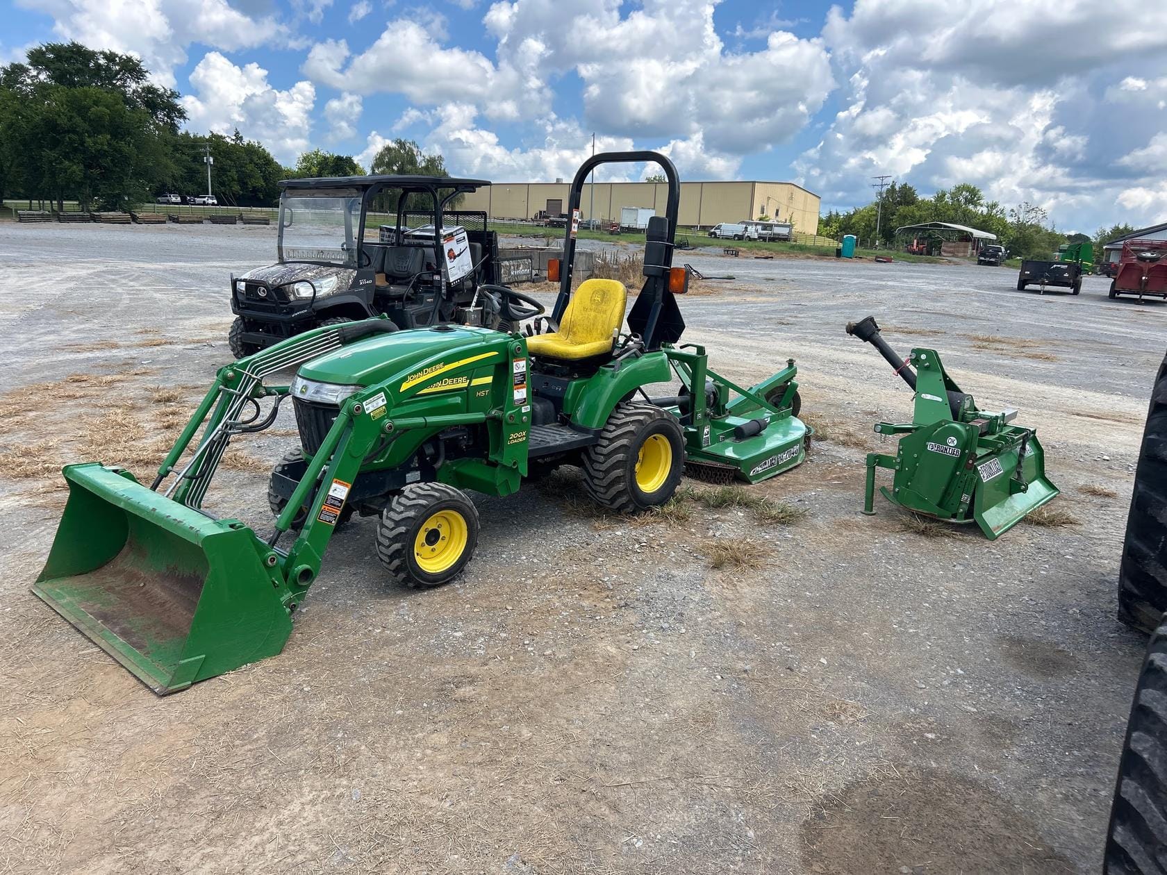 John Deere 2305 Equipment Image0