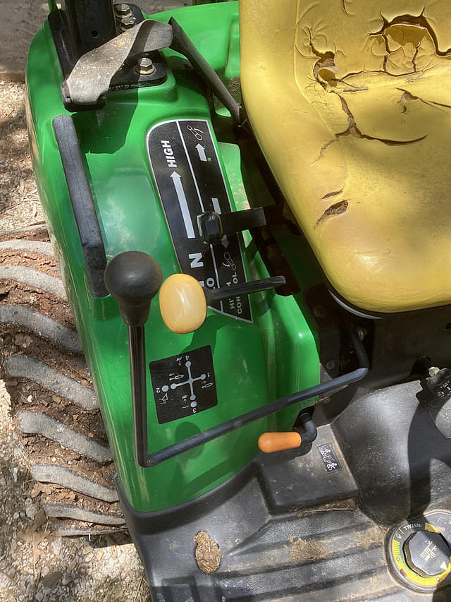 Image of John Deere 2305 equipment image 3