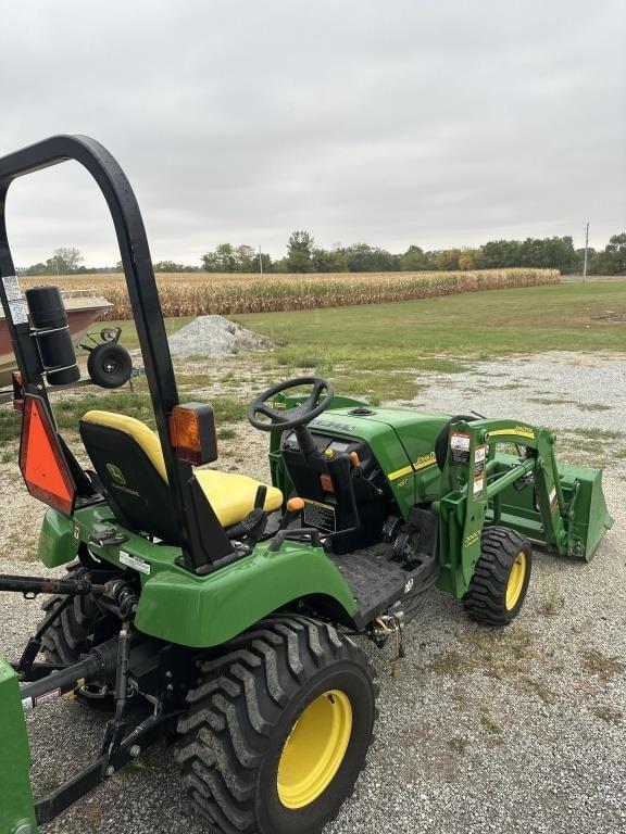 Image of John Deere 2305 equipment image 4