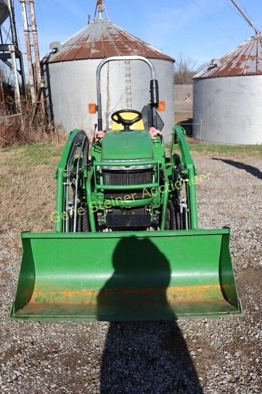 John Deere 2305 Equipment Image0