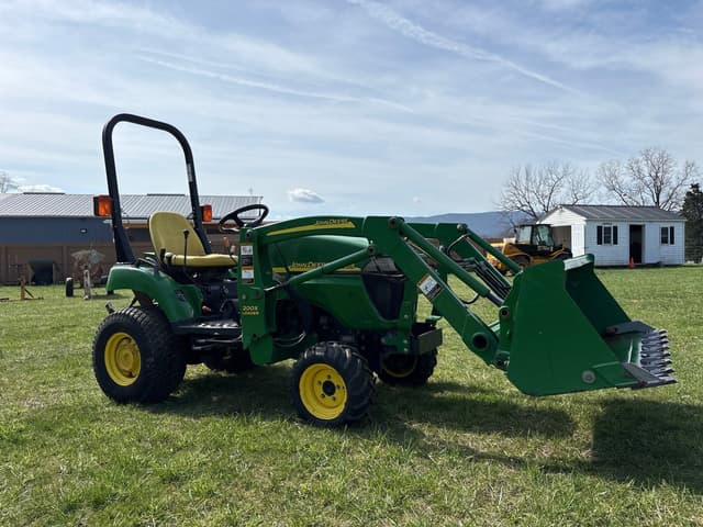 Image of John Deere 2305 equipment image 4