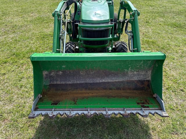 Image of John Deere 2305 equipment image 3