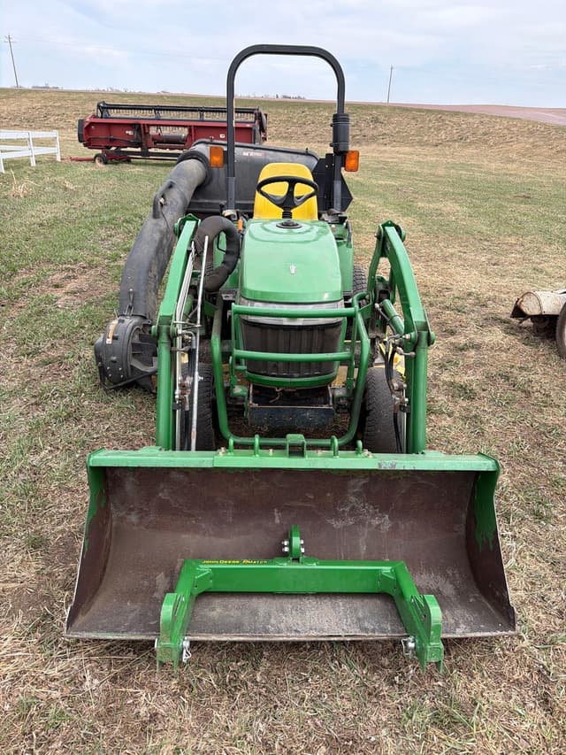Image of John Deere 2305 equipment image 1