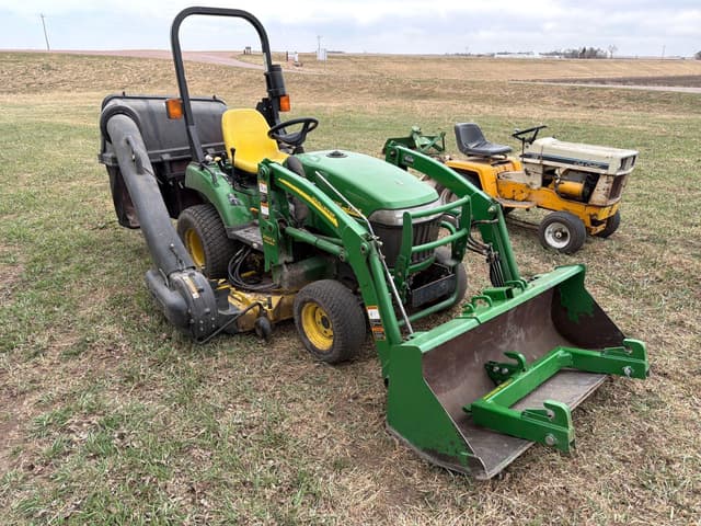 Image of John Deere 2305 equipment image 2