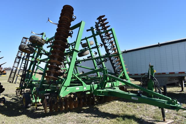 Image of John Deere 2310 equipment image 2