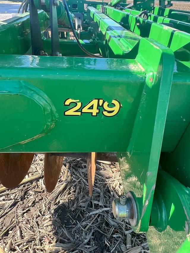 Image of John Deere 2310 equipment image 4