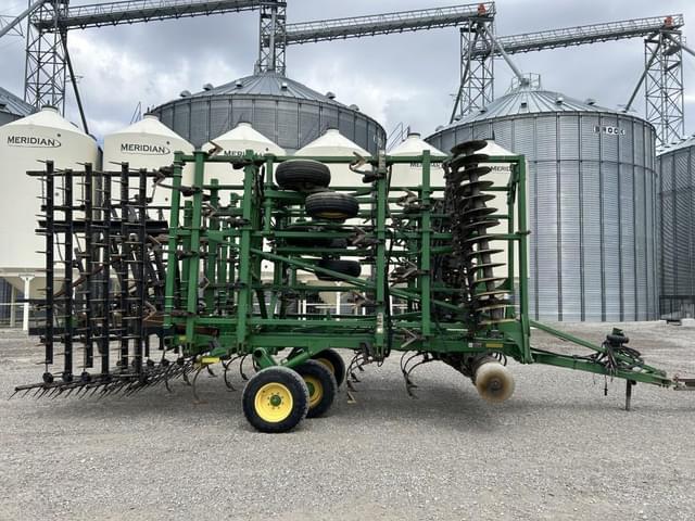 Image of John Deere 2310 equipment image 3