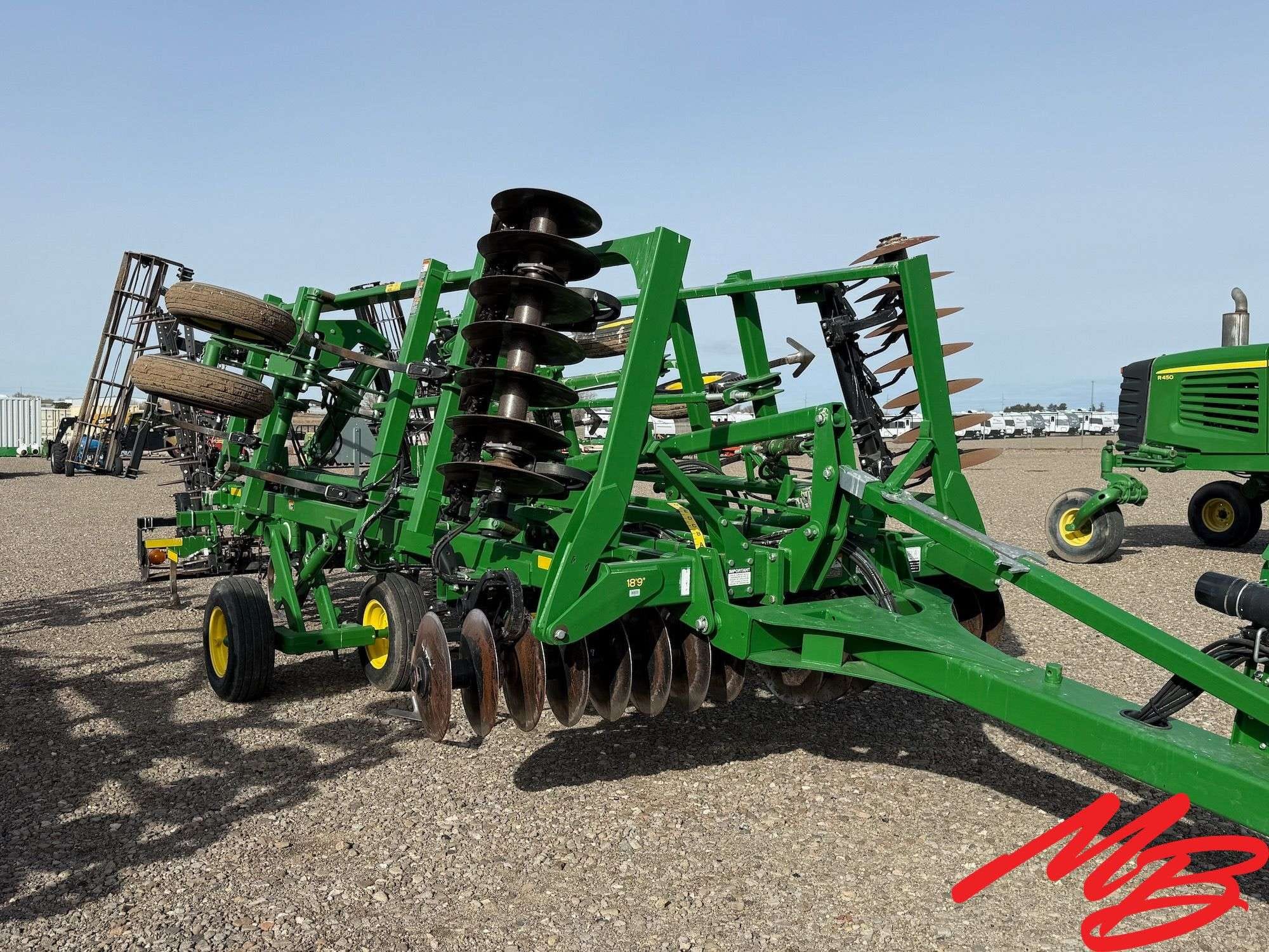 John Deere 2310 Equipment Image0