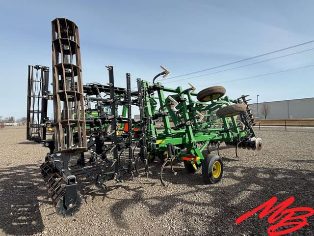 Image of John Deere 2310 equipment image 4