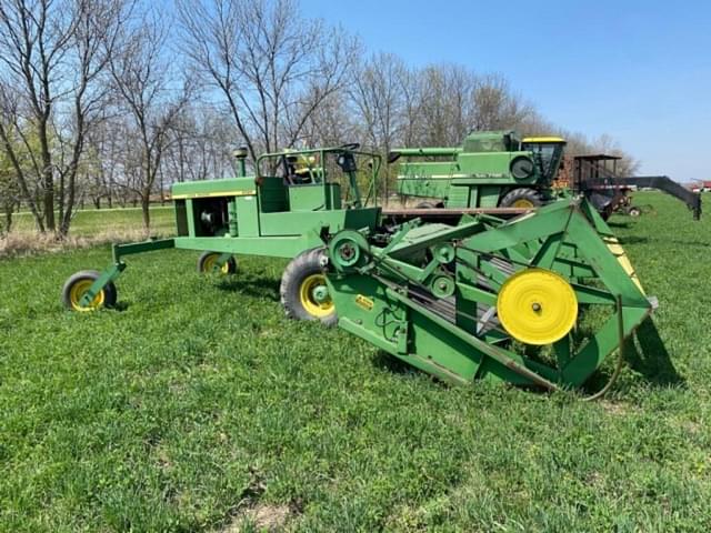 Image of John Deere 2320 equipment image 2