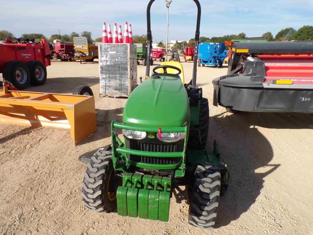 Image of John Deere 2320 equipment image 2