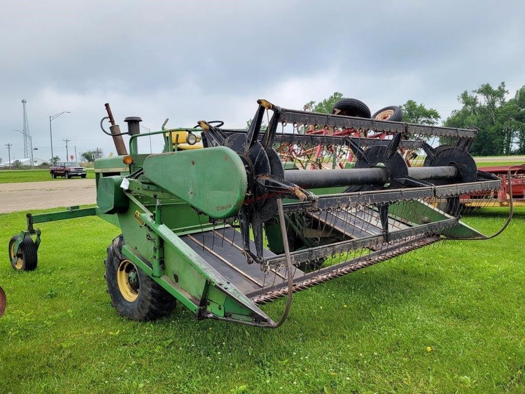 John Deere 2320 Equipment Image0
