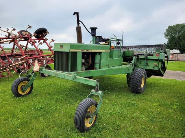 Image of John Deere 2320 equipment image 4