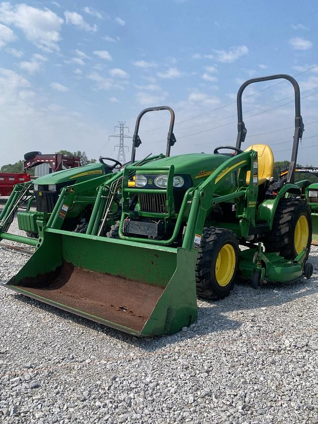Image of John Deere 2320 equipment image 1