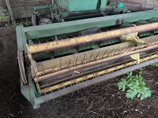 Image of John Deere 2320 equipment image 3