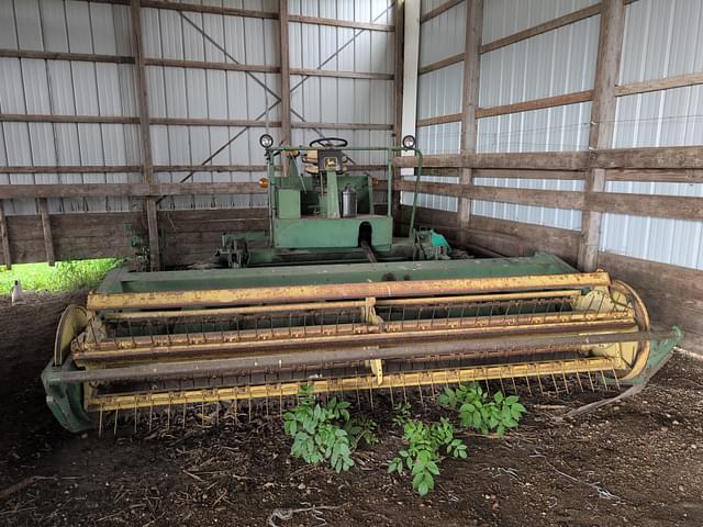 Image of John Deere 2320 equipment image 1