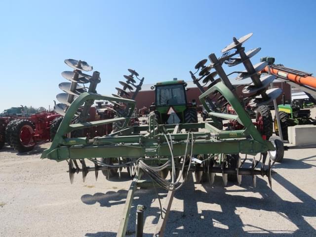 Image of John Deere 235 equipment image 1